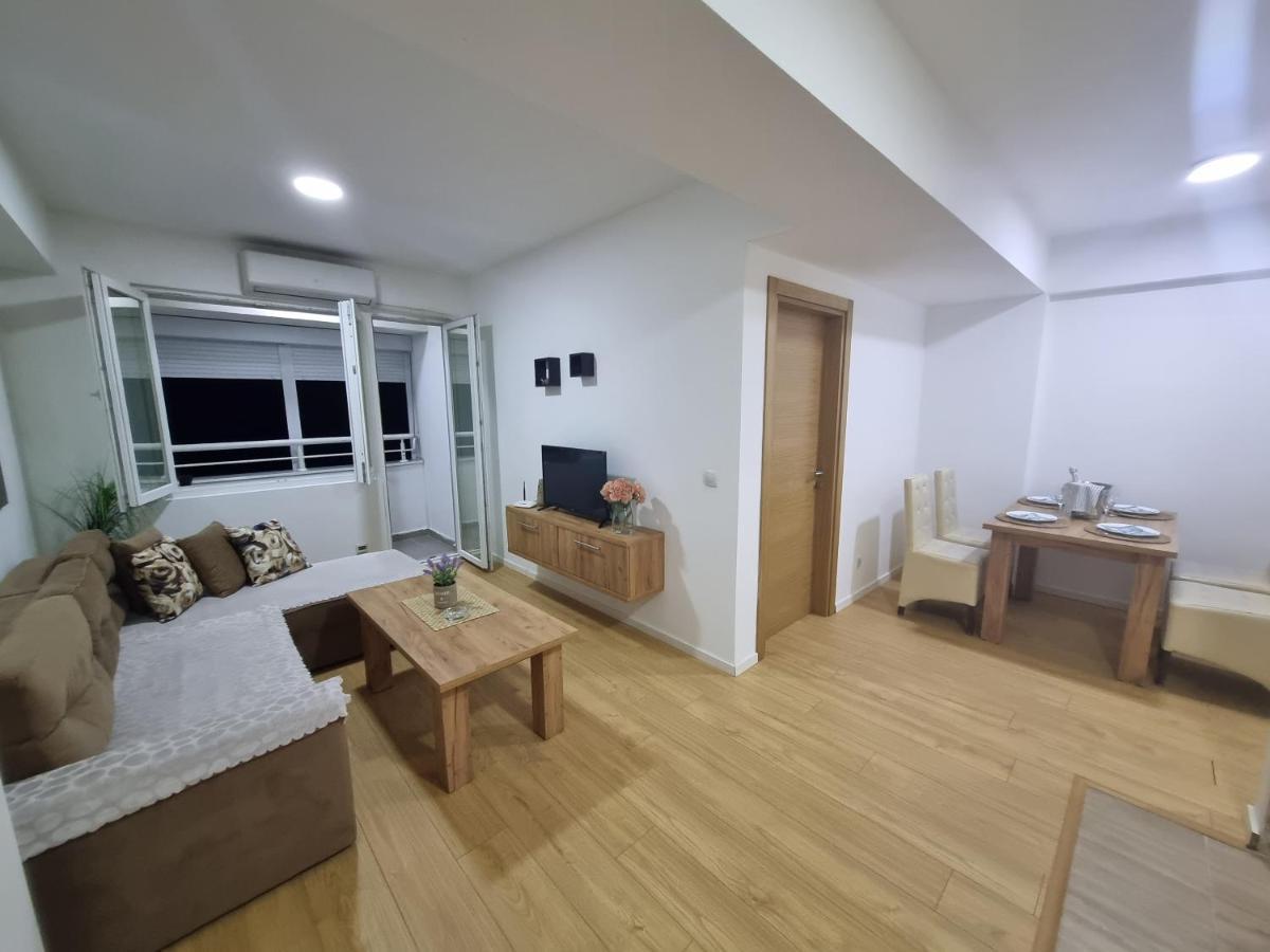Golden Sun Skopje Apartamento Exterior foto