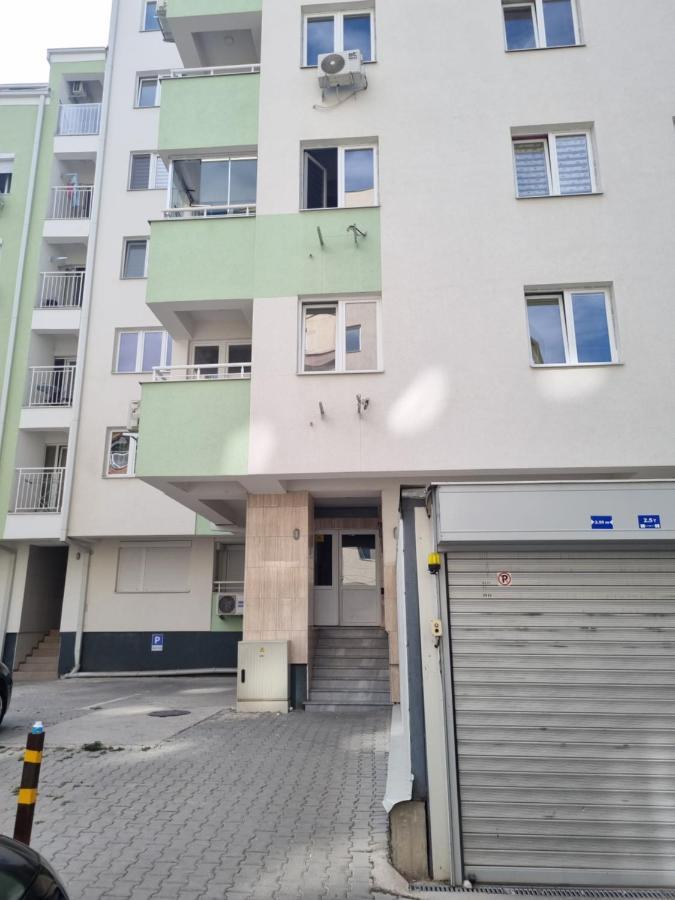 Golden Sun Skopje Apartamento Exterior foto